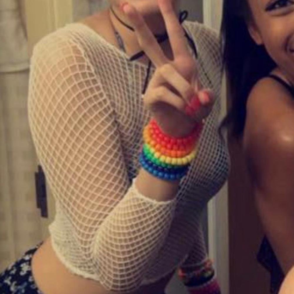 Fish net crop top with 3/4 sleeves